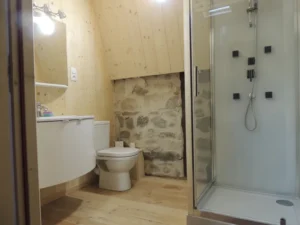 gite la pausetie auvergne salle de bain