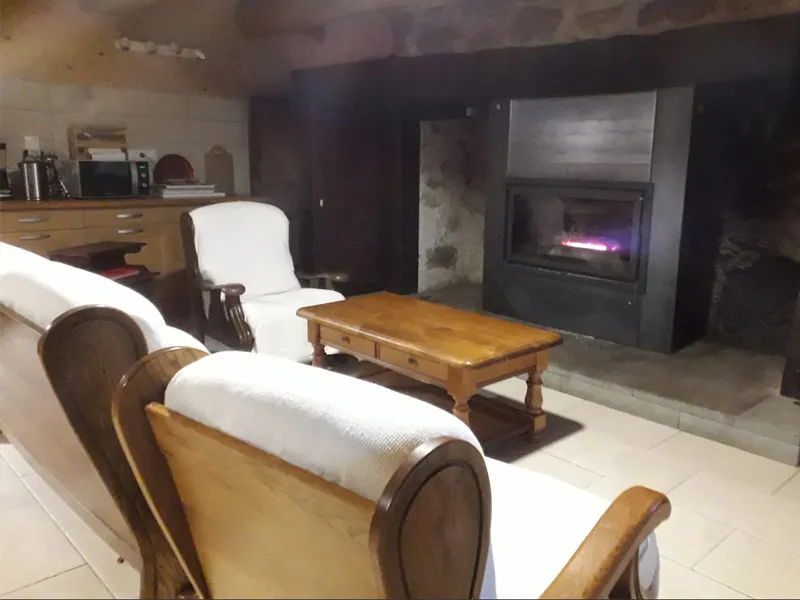 gite la pausetie auvergne salon3 11zon
