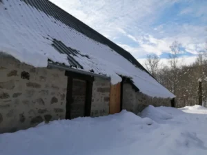 photo gite la pausetie auvergne lastioulles exterieur hiver