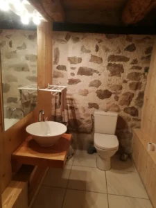 photo gite la pausetie auvergne lastioulles salle de bain 2