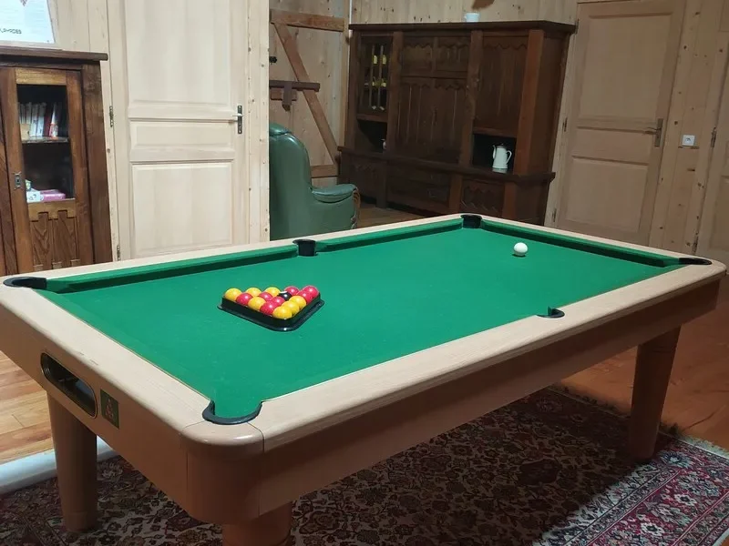 photo gite la pausetie auvergne lastioulles baby foot billard 2